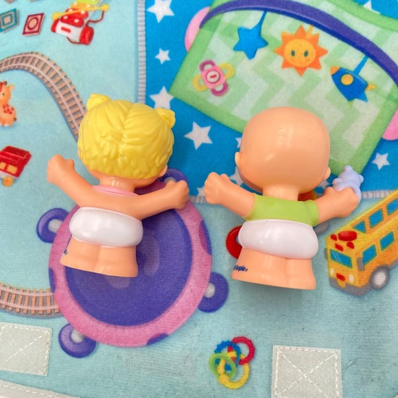 Fisher-Price Little People Cuddle & Play Baby Nursery Playset With Figures - Picture 5 of 15